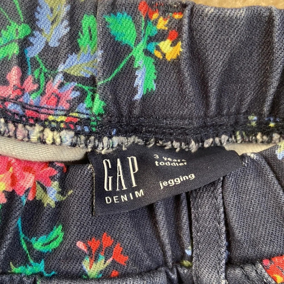 EUC Gap Denim Jegging - Picture 2 of 5